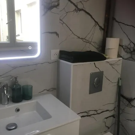Tour Eiffel Apartment *