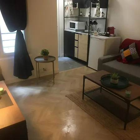 Tour Eiffel Apartment *